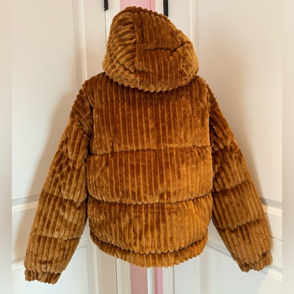 American eagle fuzzy jacket. Size S. New with tags. - Picture 6 of 8